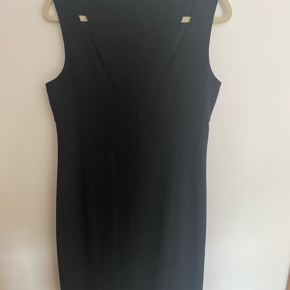 Black crepe sleeveless lined dress in excellent condition. Smoke free home. - Picture 3 of 4